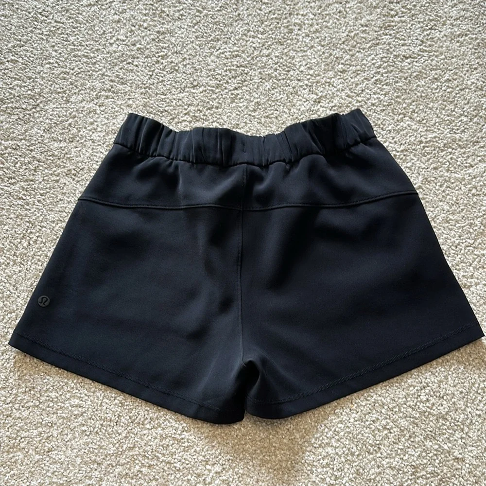 🏝️ Lululemon “ On the Fly” shorts 🏝️ - Picture 2 of 5